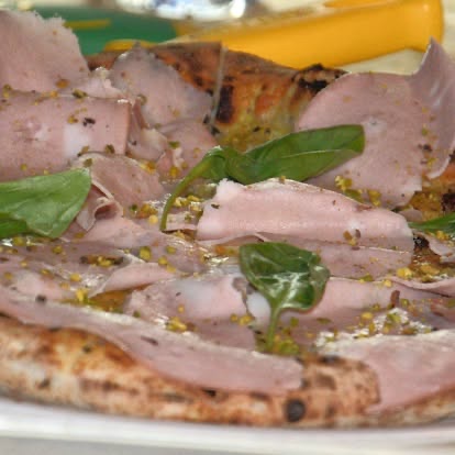 Pizza mortadella e pistacchio — Officina Gambrinus